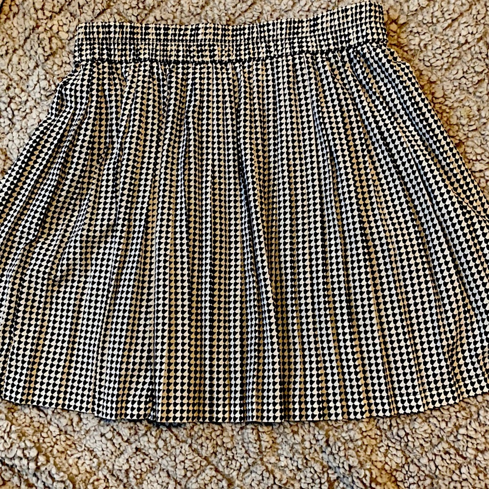 Fun navy blue houndstooth pleated mini skirt